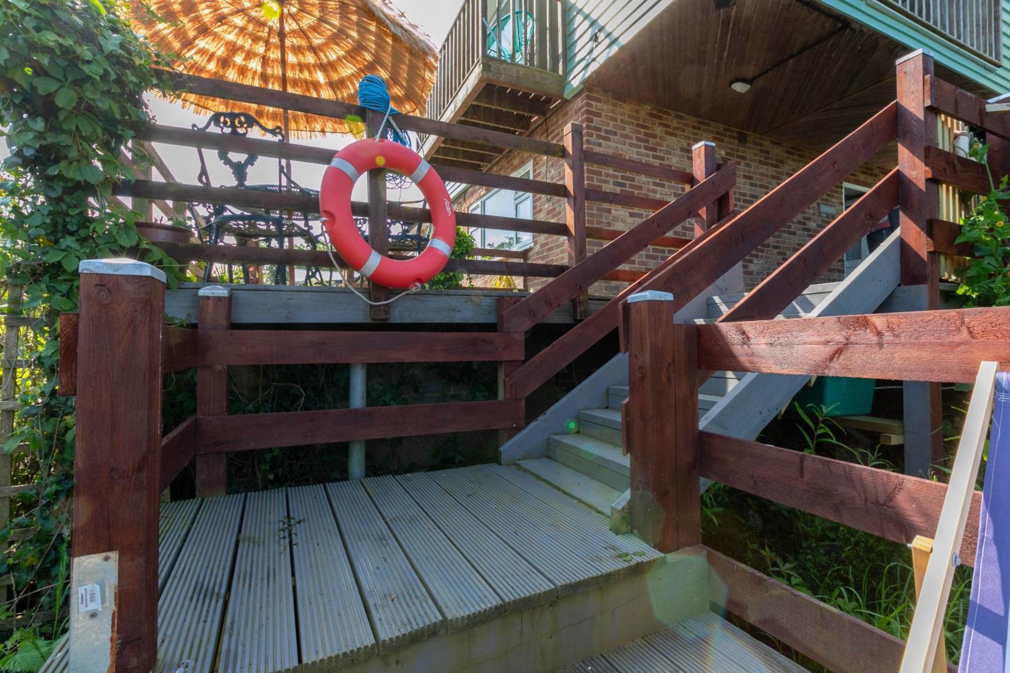 Riverside Escape Iden Ryeヴィラ エクステリア 写真